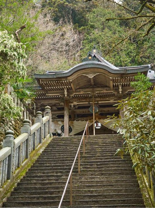 Furuiwaya Onsen - a rustic hot spring surrounded by mountains